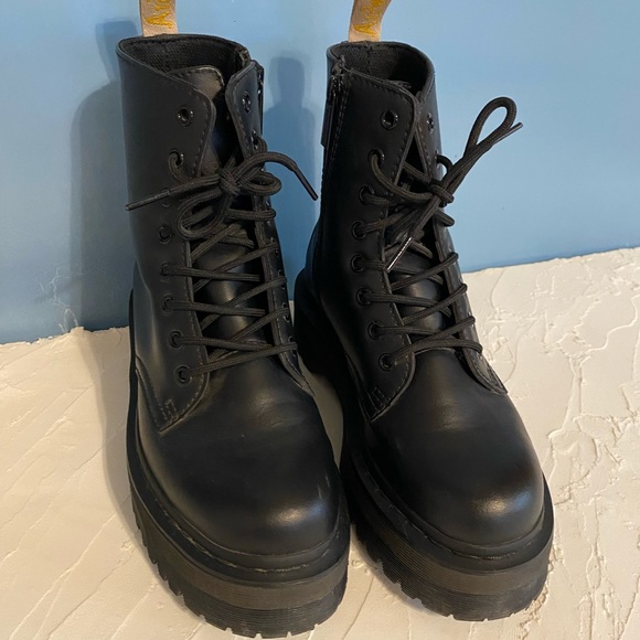 Vegan Jadon Mono Dr. Martens - Picture 4 of 8